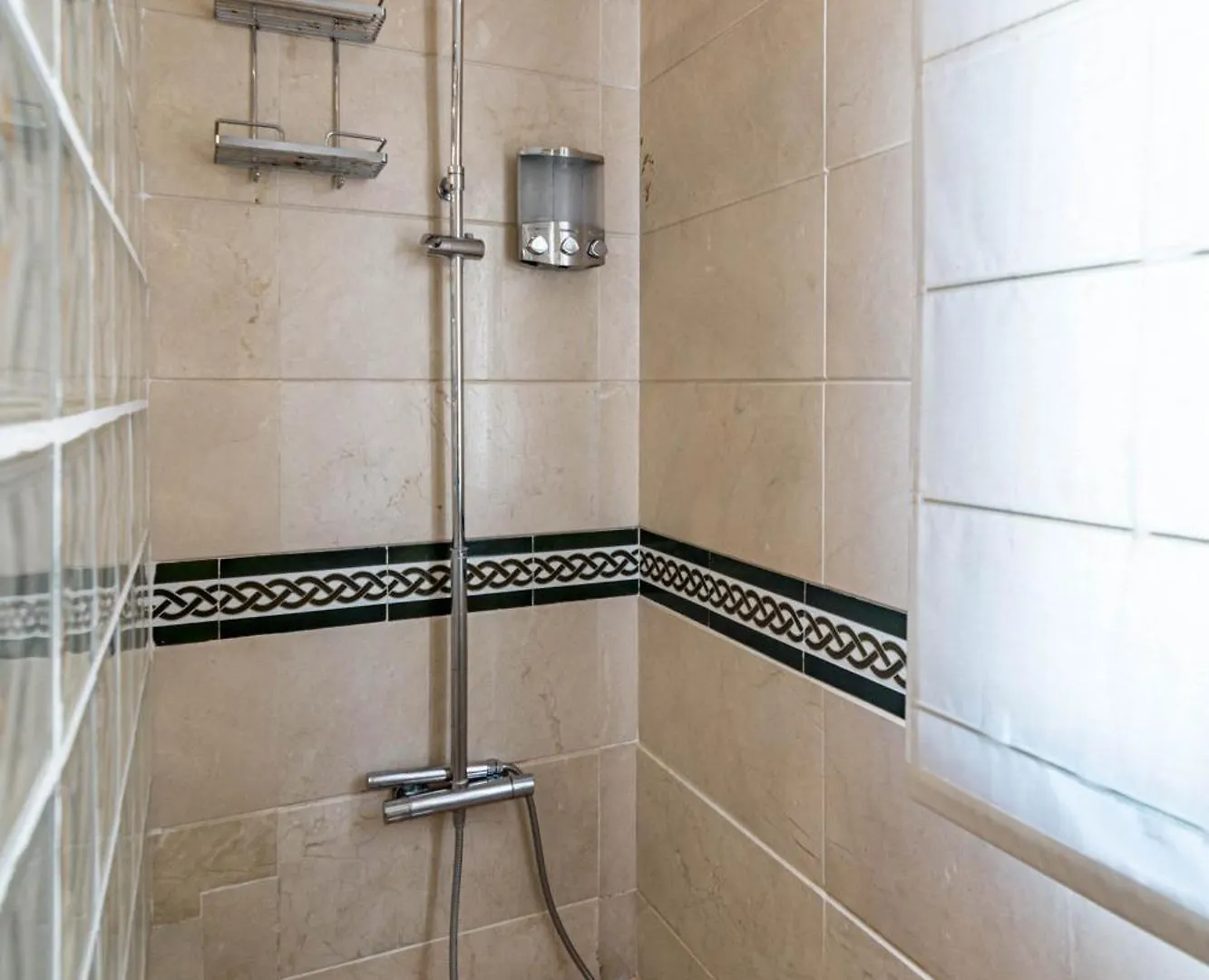 Lag - Spacious 3Br Townhouse With Private Jacuzzi Marbella Casa vacanze