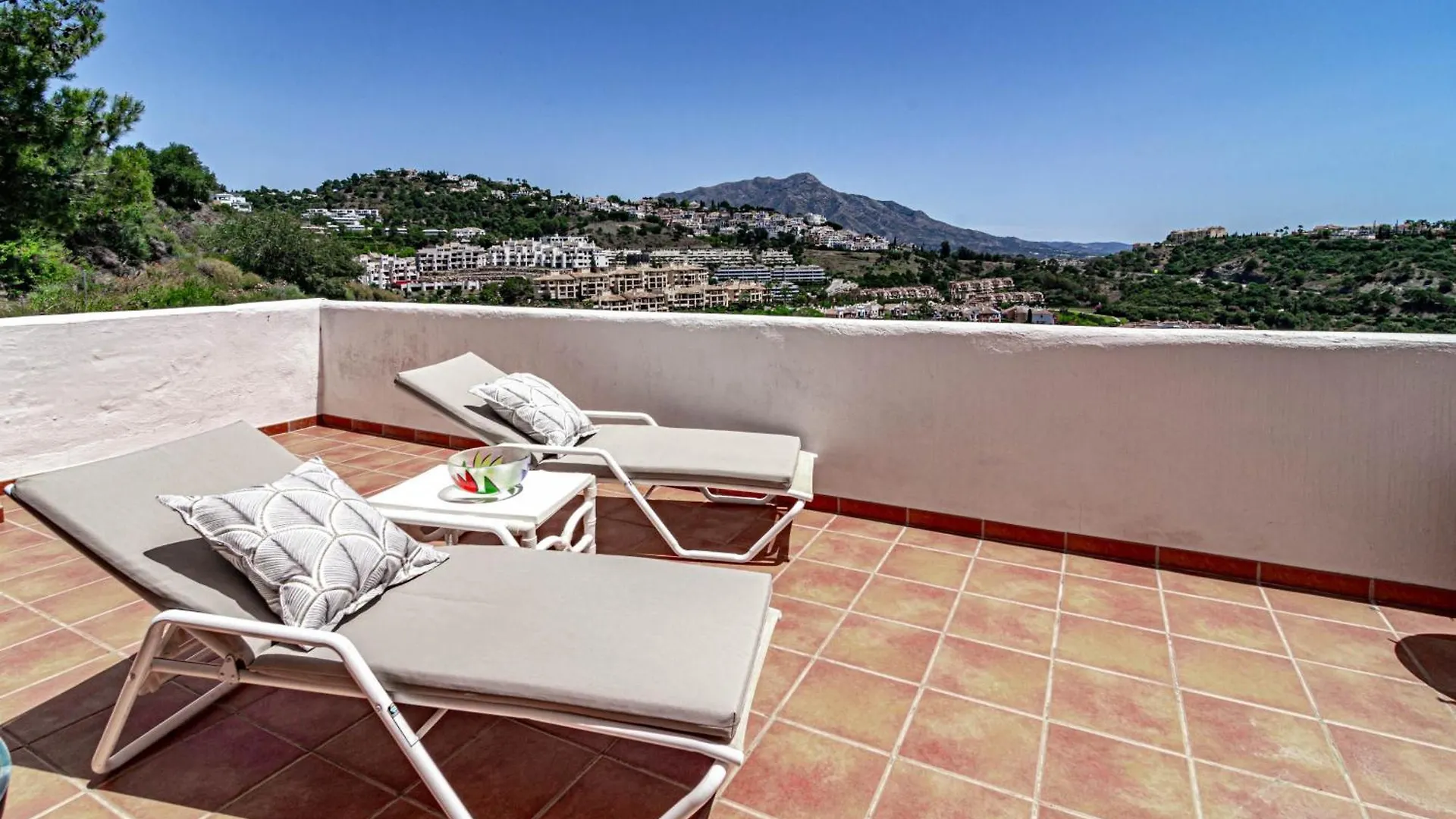 Lag - Spacious 3Br Townhouse With Private Jacuzzi Marbella Casa vacanze