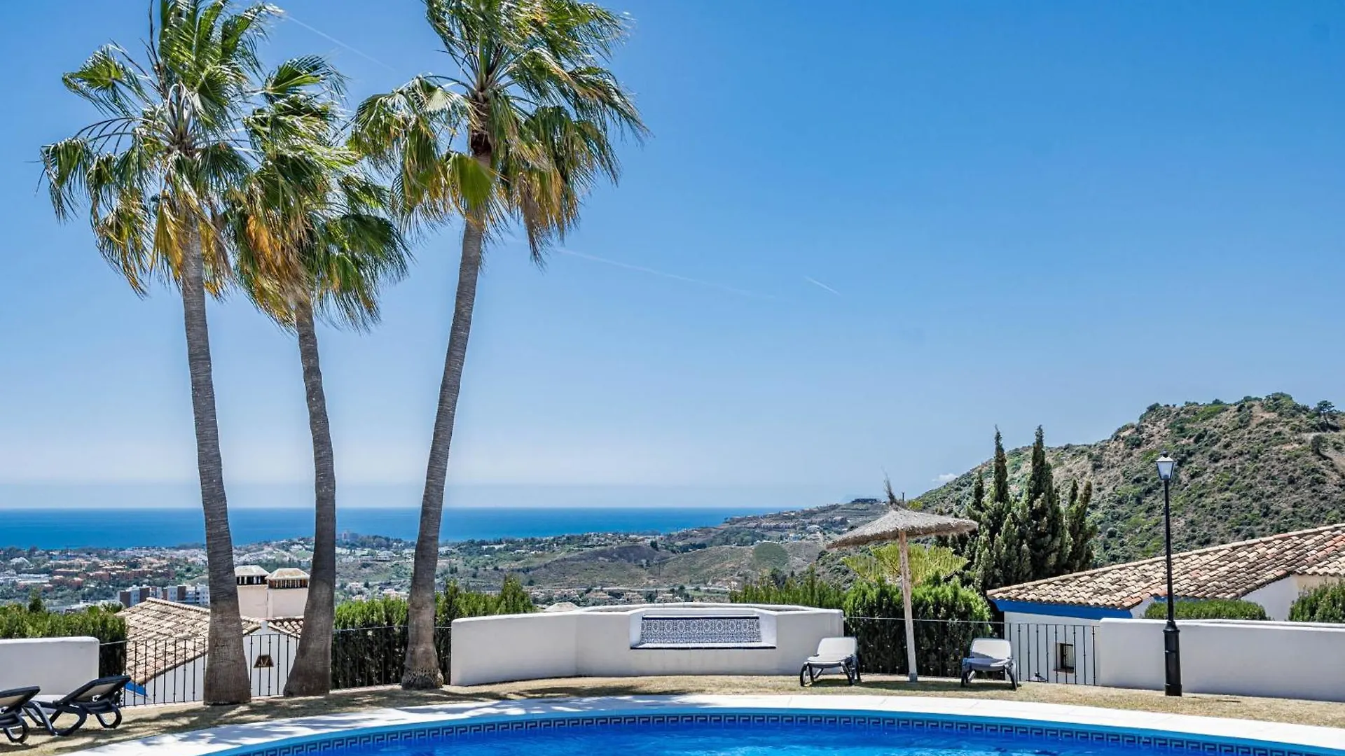 Holiday home Lag - Spacious 3Br Townhouse With Private Jacuzzi Marbella