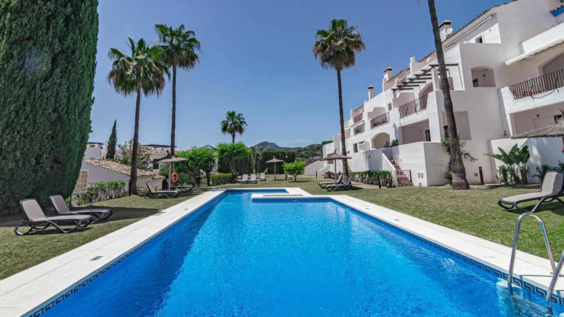 Holiday home Lag - Spacious 3Br Townhouse With Private Jacuzzi Marbella