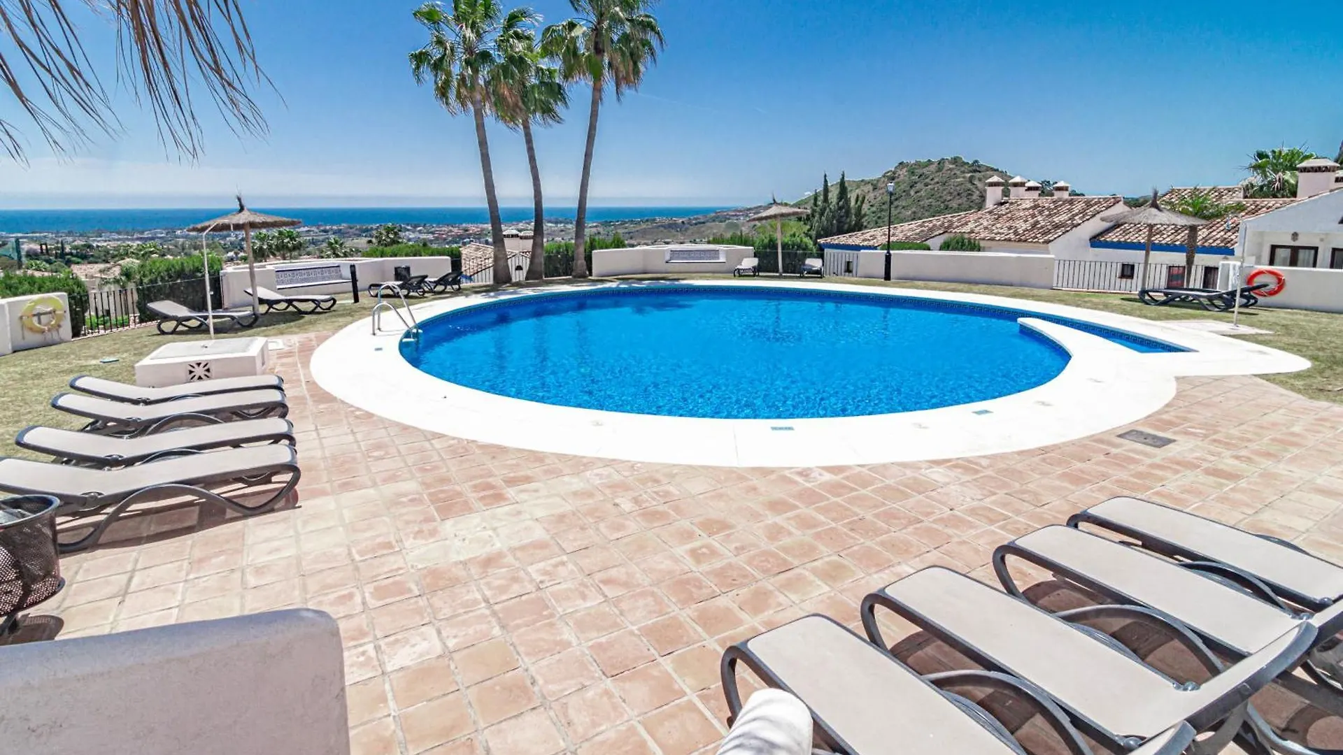 Lag - Spacious 3Br Townhouse With Private Jacuzzi Marbella Holiday home