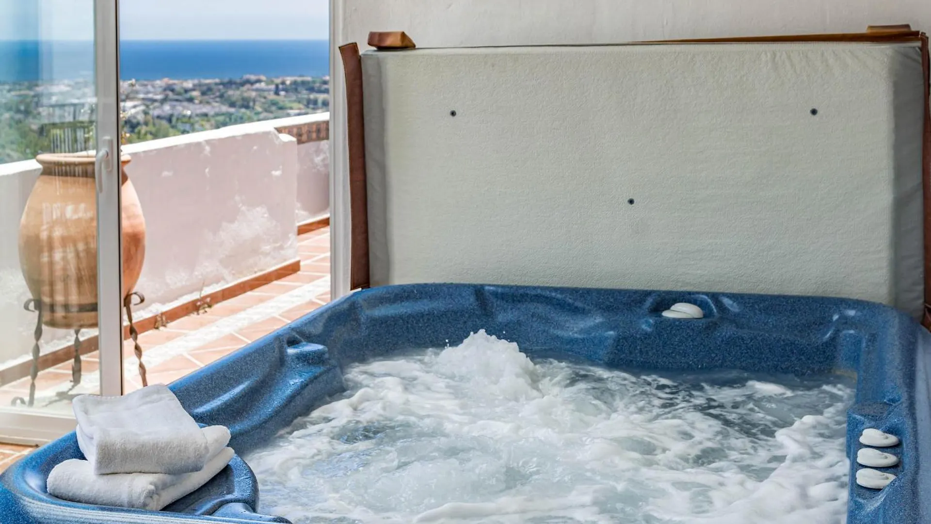 Holiday home Lag - Spacious 3Br Townhouse With Private Jacuzzi Marbella Spain