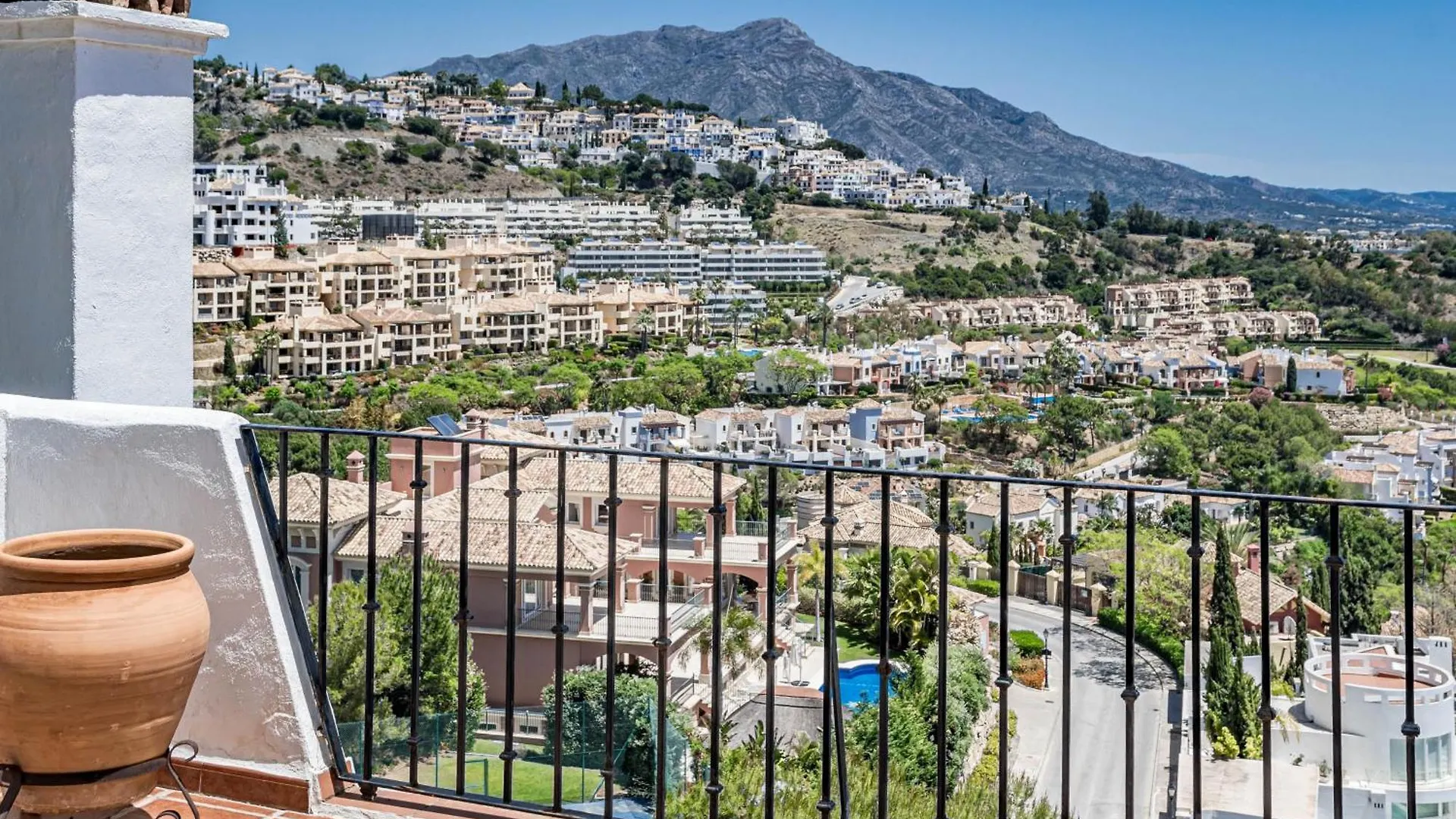 Holiday home Lag - Spacious 3Br Townhouse With Private Jacuzzi Marbella